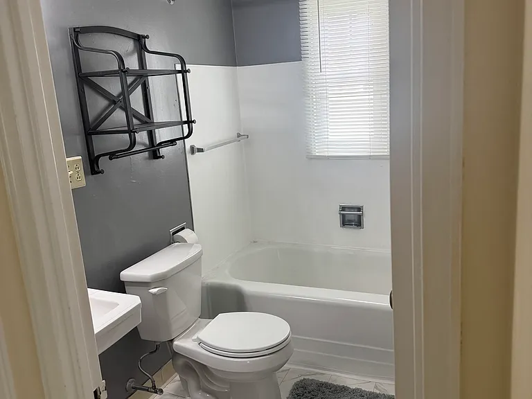 1619 W 3rd St #33 — Photo 10