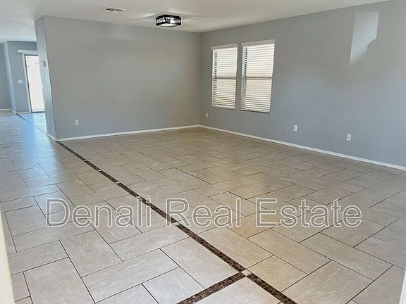 3rd image of 2874 W Mineral Butte Dr