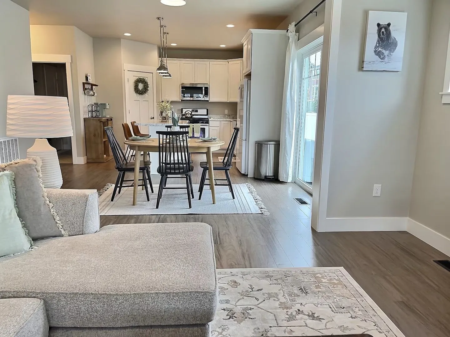 Stunning 2 Bed, 2 Bath Home in Annafeld | Fully Furnished — Photo 4