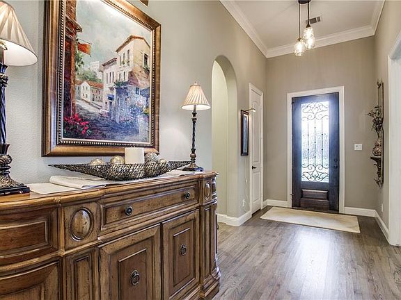 3rd image of 400 Hershey Ln