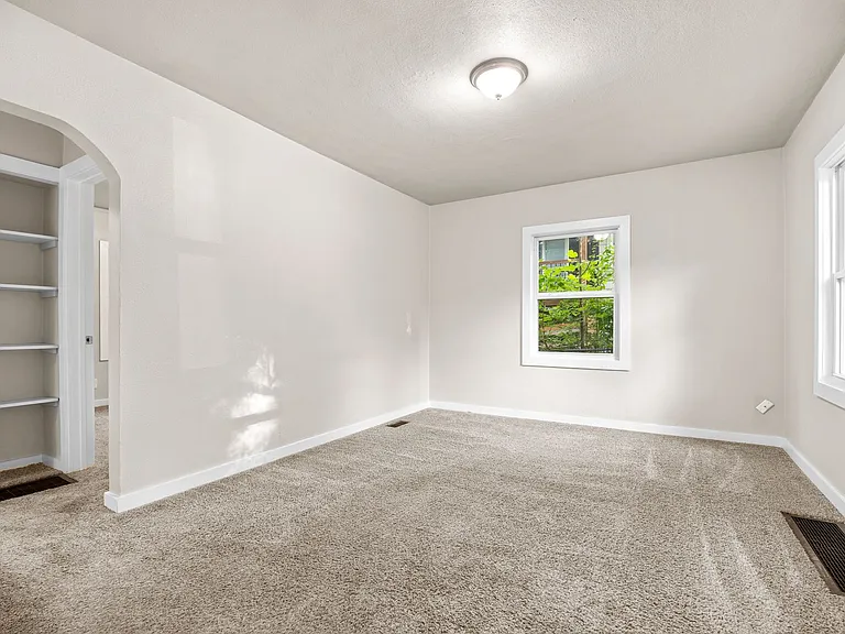 2900 Oxford St — Photo 14