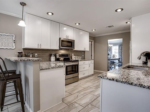 5th image of 1401 Crescent Dr