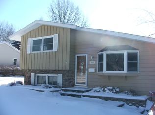 421 Schuett St, Algonquin, IL 60102