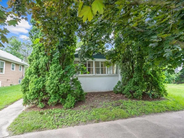 929 Kern St, Waterloo, IA 50703