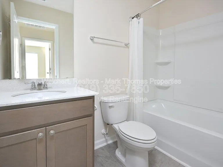 409 Vassar Dr — Photo 16