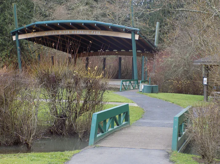 Stella Olsen Memorial Park 5 min walk