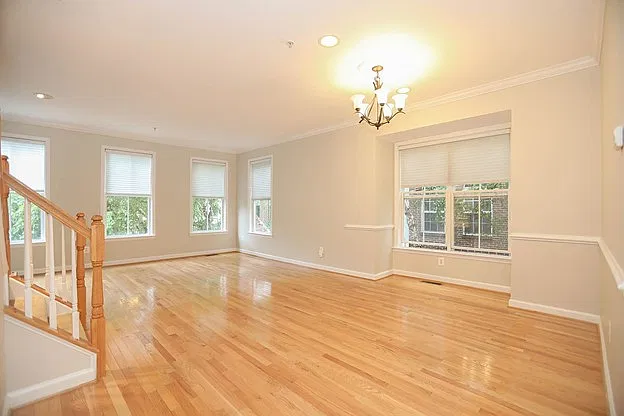 4 bed, 3.5 bath, 2275 sqft, $5,800 — Photo 3