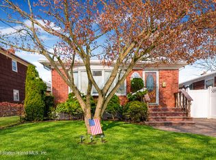151 Amber St, Staten Island, NY 10306