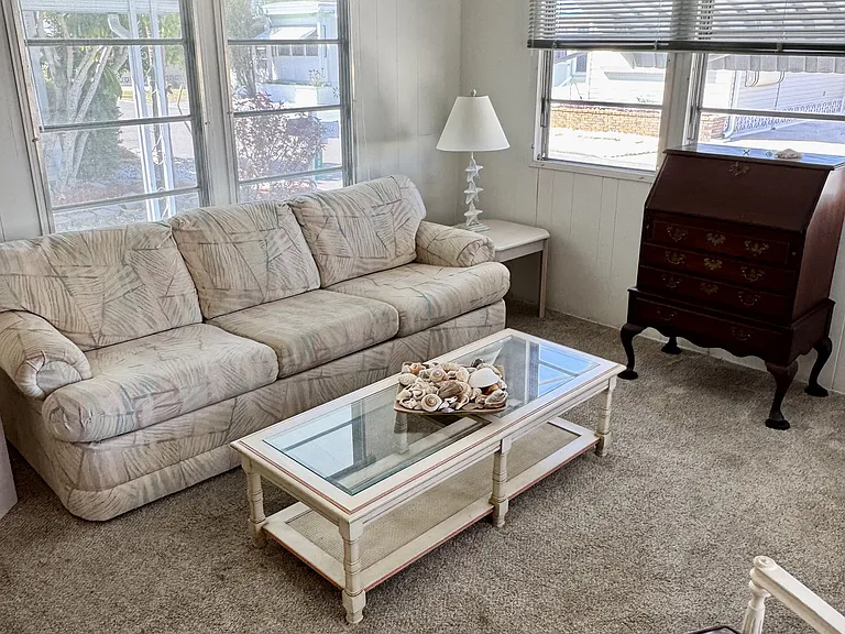 604 Locarno Dr — Photo 3