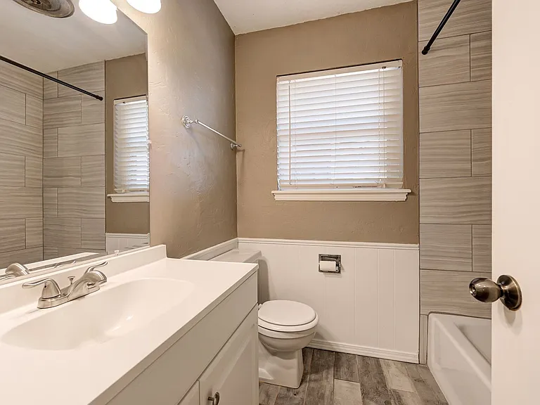 636 E 27th Pl — Photo 21