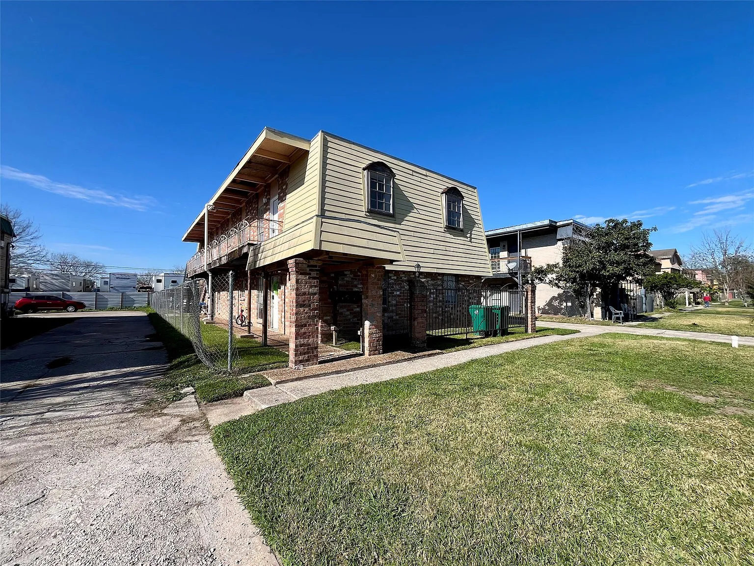 2 bed, 1.0 bath, 3600 sqft, $1,200 — Photo 1