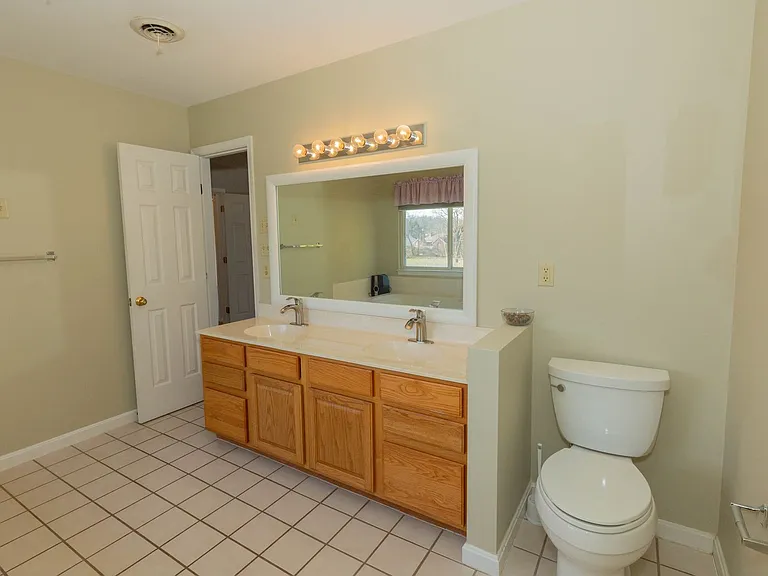 180 Muirfield Ct — Photo 30