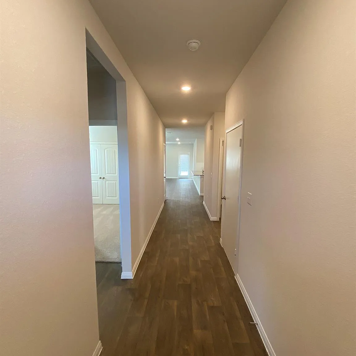 4 bed, 2.0 bath, 1922 sqft, $2,174 — Photo 3