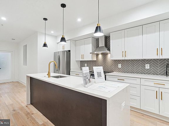 4th image of 1111 K St NE #2