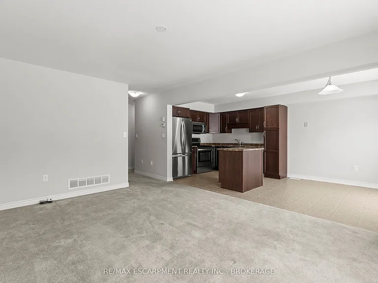 141 Winterberry Blvd #MAIN — Photo 7