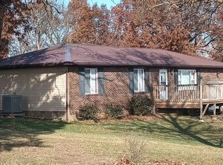 81 Upton Rd, Eldon, MO 65026
