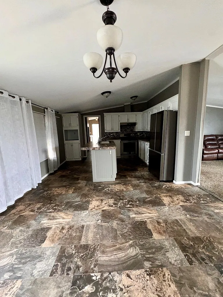 4 bed, 2.0 bath, 1596 sqft, $1,800 — Photo 4
