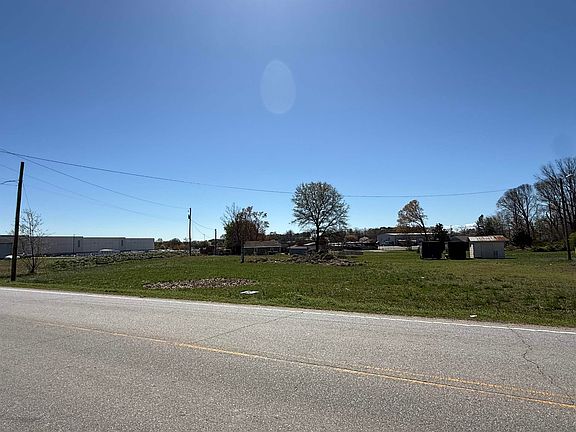 2nd image of 124 Apple Valley Rd