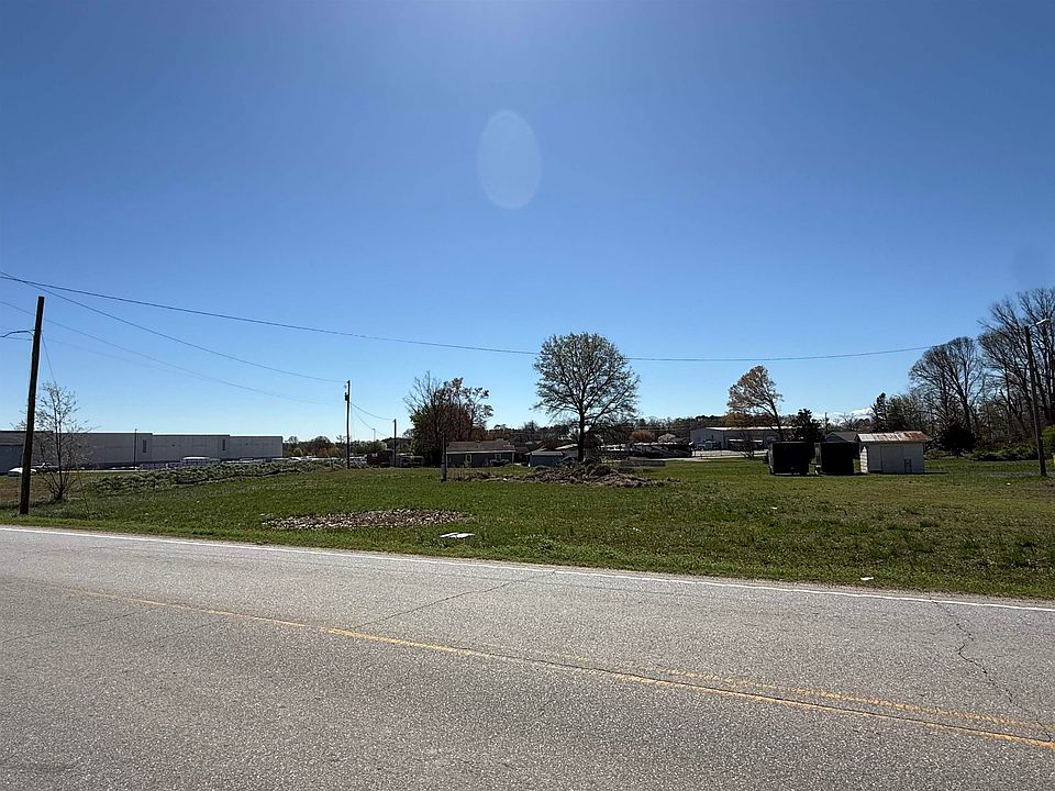 2nd image of 124 Apple Valley Rd