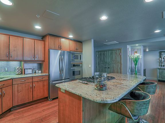 5th image of 417 E Kiowa St Unit 1201