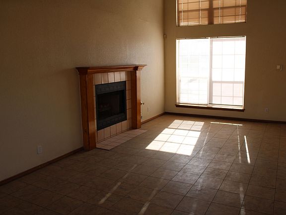 3rd image of 704 Springfire Dr