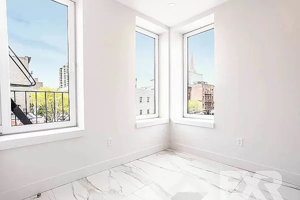 Rented by EXR | media 32