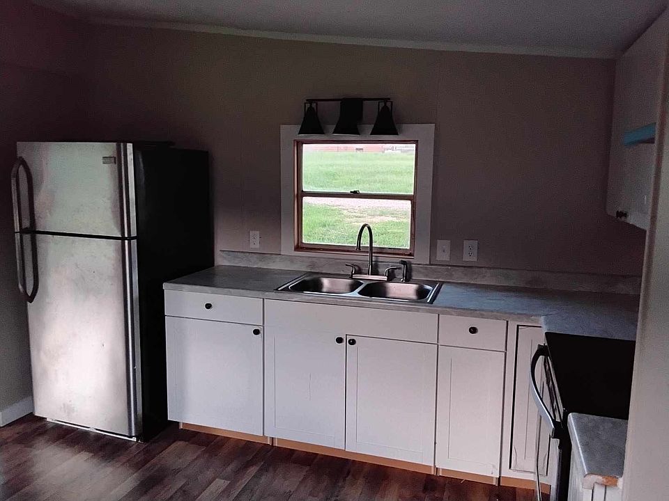1st image of 220 Brackett Dr
