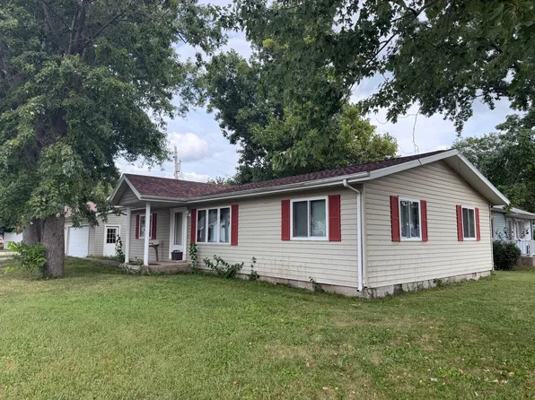 207 S Embarras Ave, Tuscola, IL 61953