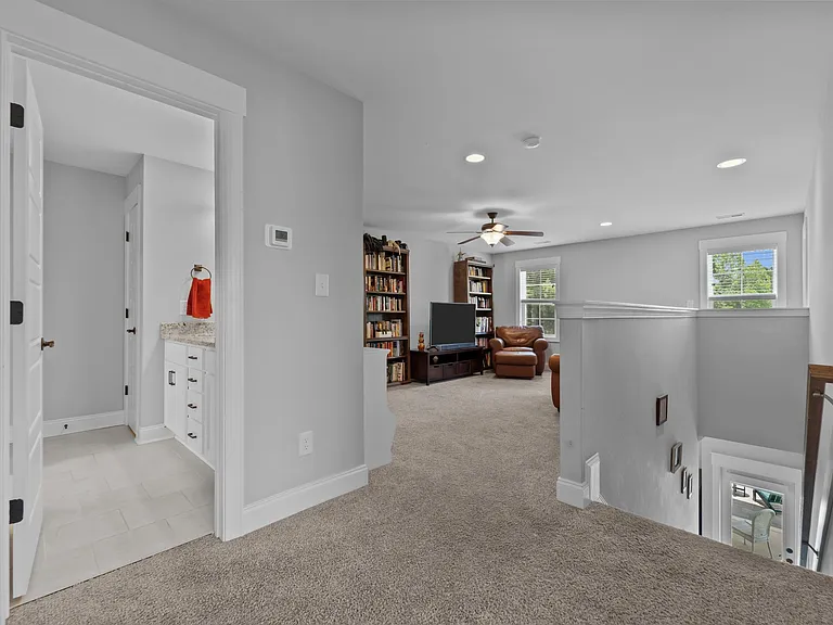 130 Amelia Dr — Photo 26
