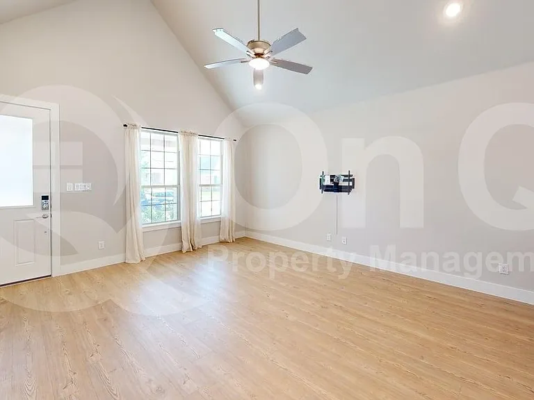 324 Palo Duro St — Photo 4