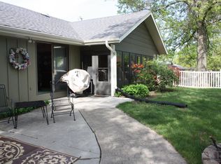 1016 Park Ln, Pella, IA 50219
