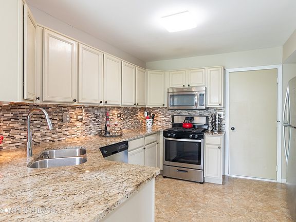 3rd image of 164 Sherwood Ct