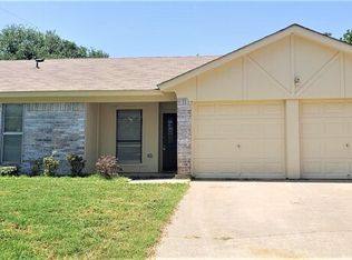 1008 Ivanhoe St, Cleburne, TX 76033