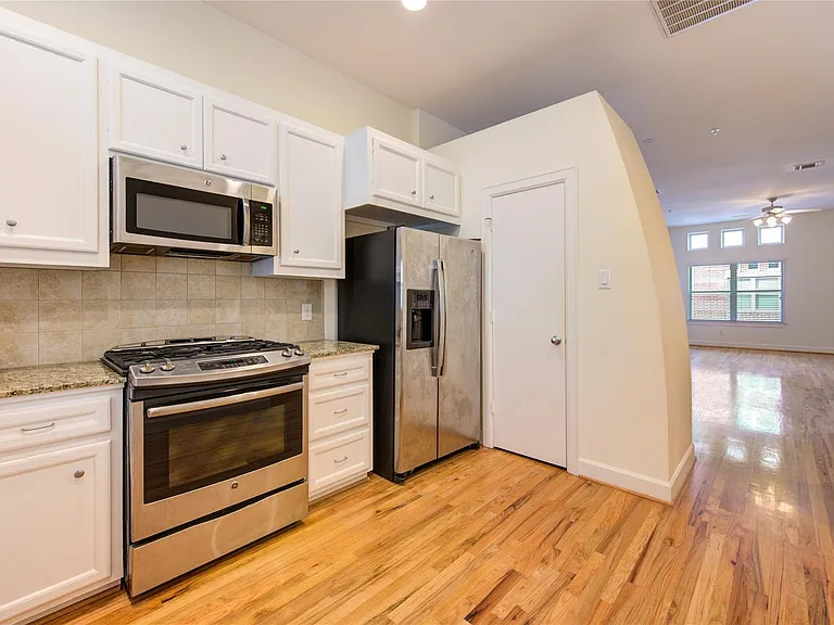 2710 Hullsmith Dr #402 — Photo 9