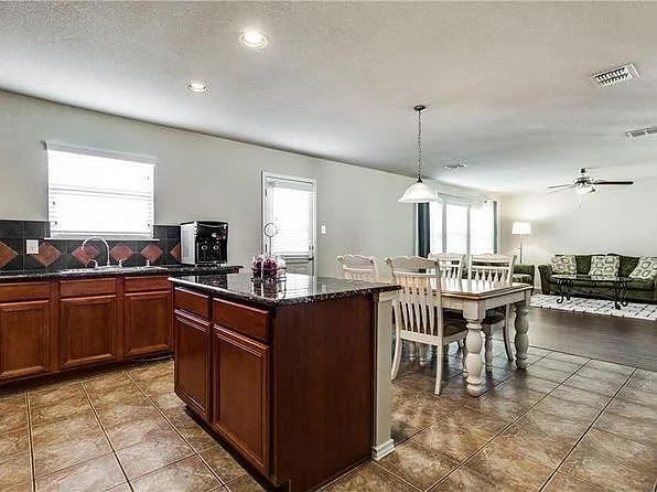 1601 Lionheart Dr — Photo 10