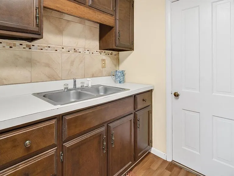 306 E Marshall St #2 — Photo 3