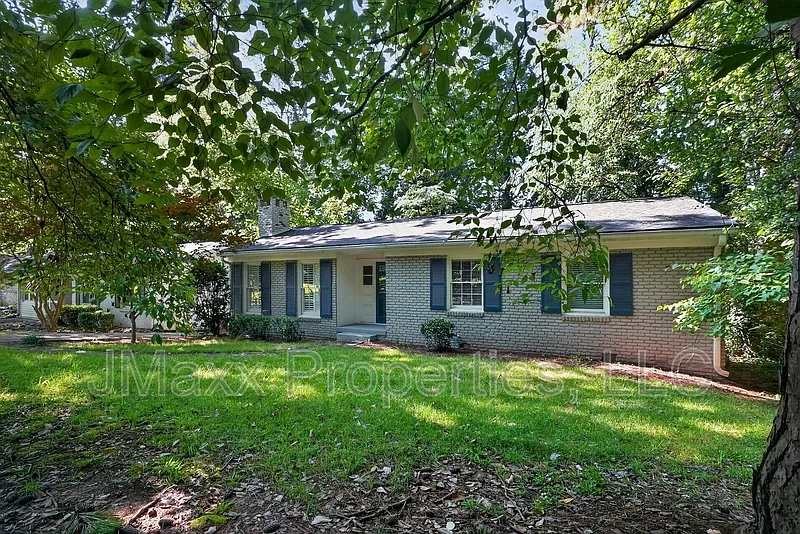 807 Cardova Dr NE