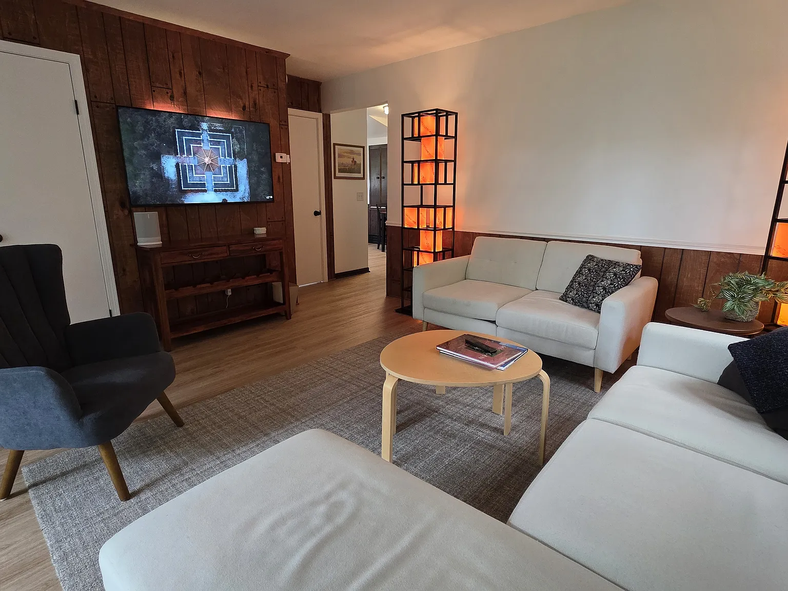 2 bed, 900 sqft, $2,100 — Photo 3