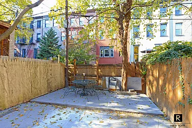 Rented by R New York