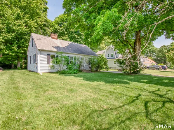 92 Evelyn Street, Trumbull, CT 06611