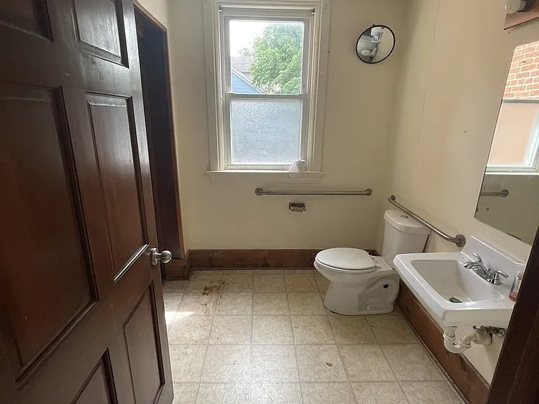 449 N 3rd St — Photo 8