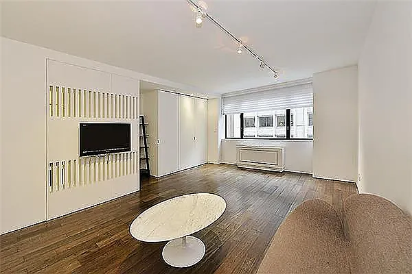 30 W 61st St #7F — Photo 3