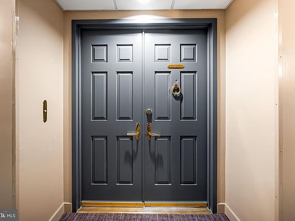 2nd image of 250 President St Unit 909