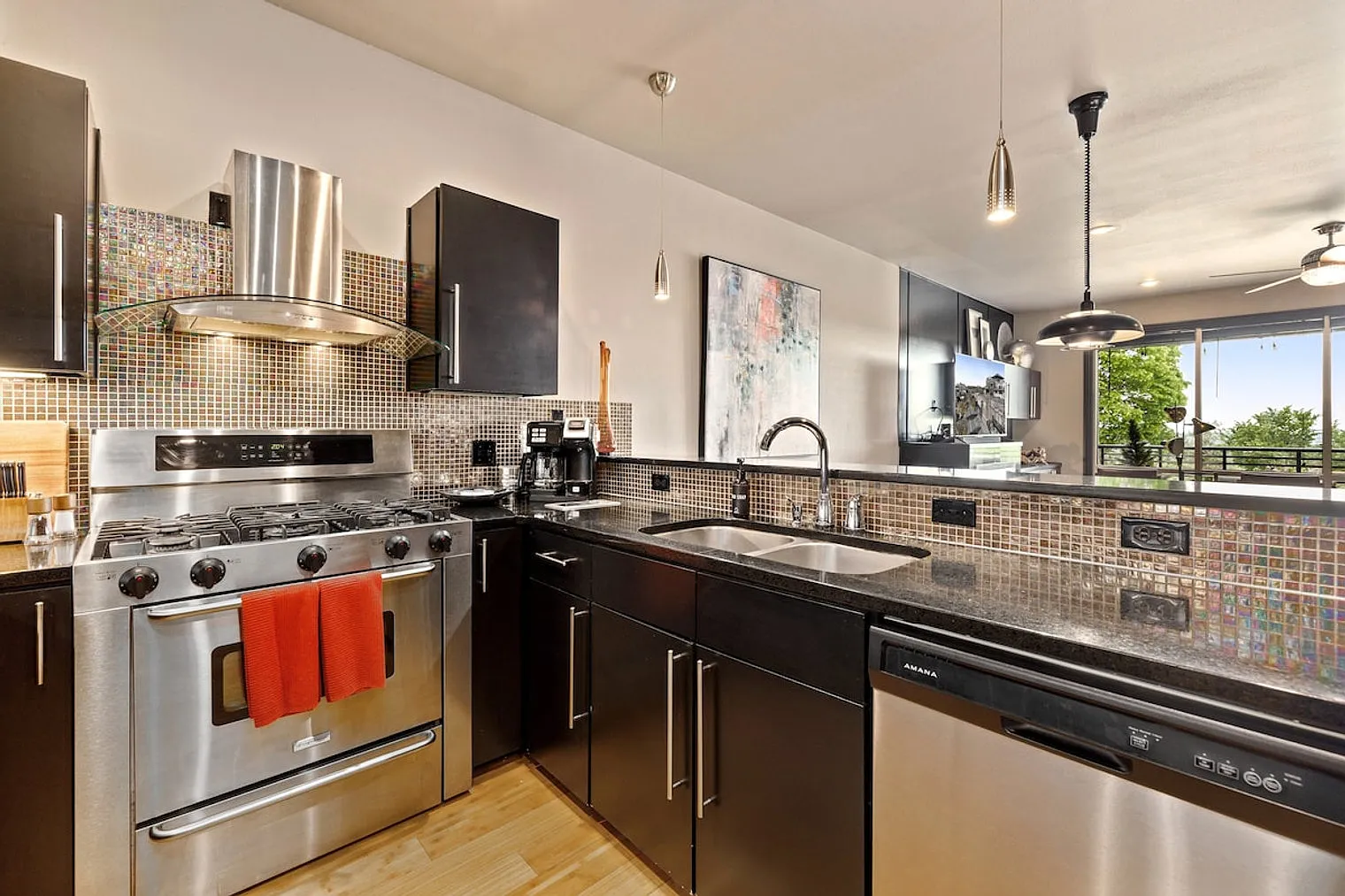 2 bed, 2.0 bath, 1431 sqft, $4,298 — Photo 4