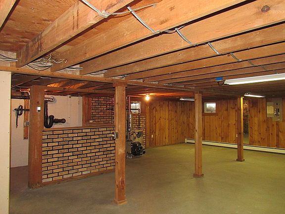 4th image of 11 Orchard Dr