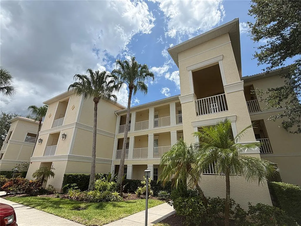 2 bed, 2.0 bath, 1334 sqft, $2,000 — Photo 1
