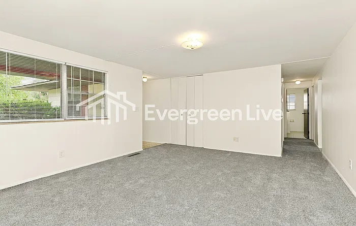 4 bed, 2.0 bath, 2106 sqft, $1,645 — Photo 4