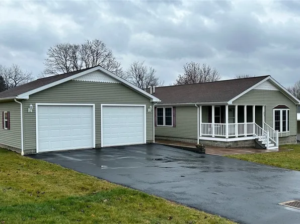 21 Perrys Way N, Dansville, NY 14437
