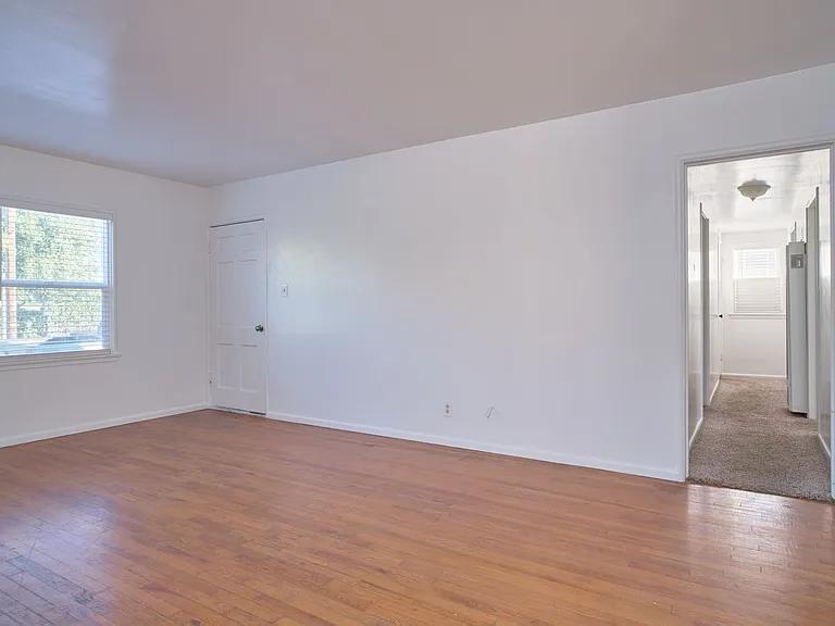 116 E Orchard St — Photo 4