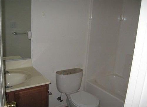 4th image of 956 Hollymeade Cir